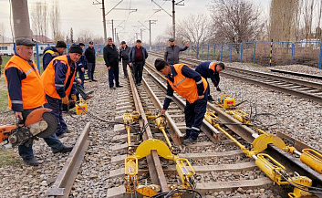 Железнодорожные пути поэтапно заменяются на бесстыковые рельсы